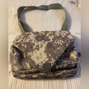 Camouflage 3 pocket military medical‎ toiletries bag green brown